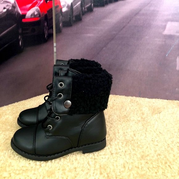 Black boots! - Picture 2 of 4